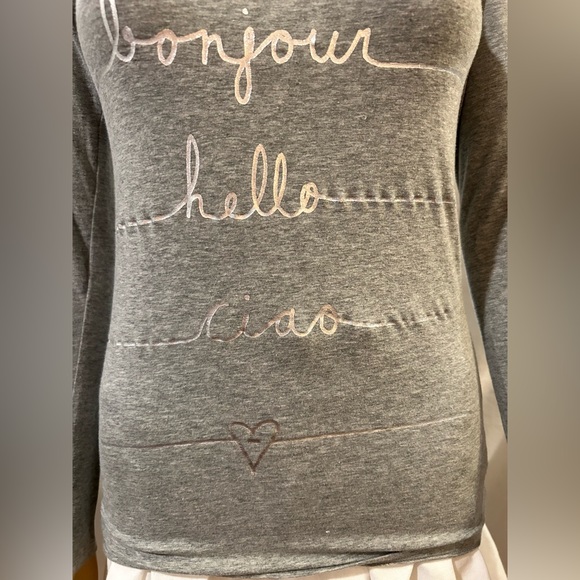Girls Old Navy “hola, bonjour, hello, ciao” long sleeve scoop neck shirt. - Picture 3 of 6